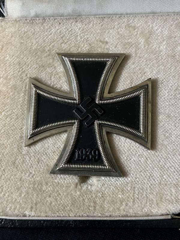 CASED WW2 GERMAN IRON CROSS 1ST AND 2ND CLASS MEDAL SET