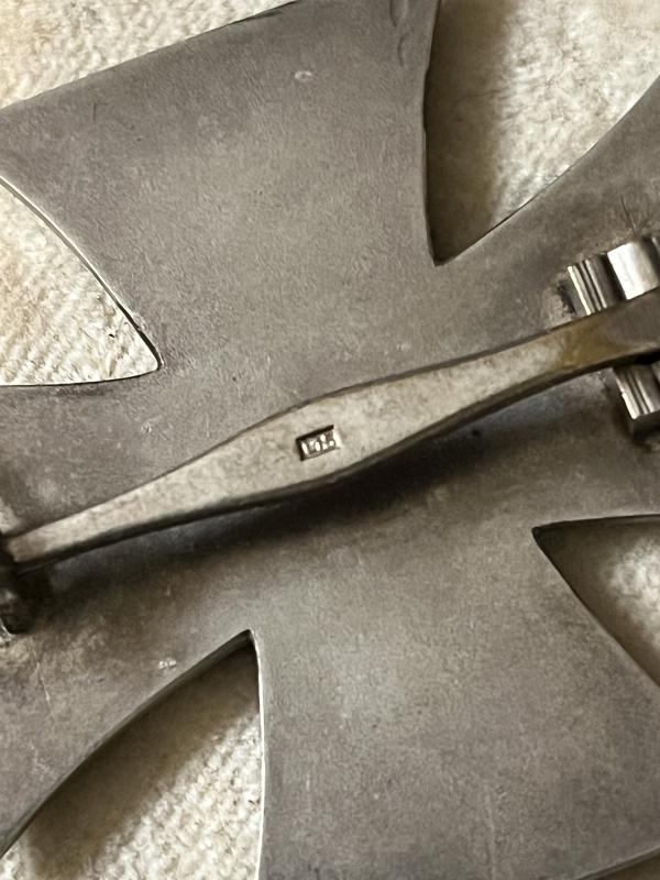 CASED WW2 GERMAN IRON CROSS 1ST AND 2ND CLASS MEDAL SET