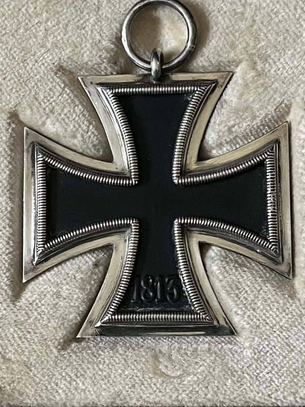 CASED WW2 GERMAN IRON CROSS 1ST AND 2ND CLASS MEDAL SET